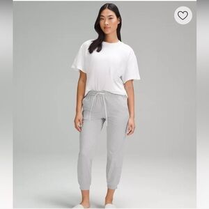 Lululemon Soft Jersey Classic-Fit Mid-Rise Cropped Jogger